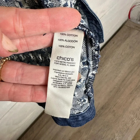 Chico’s Short Jean Jacket, Size 0 (6/8) - Picture 6 of 10